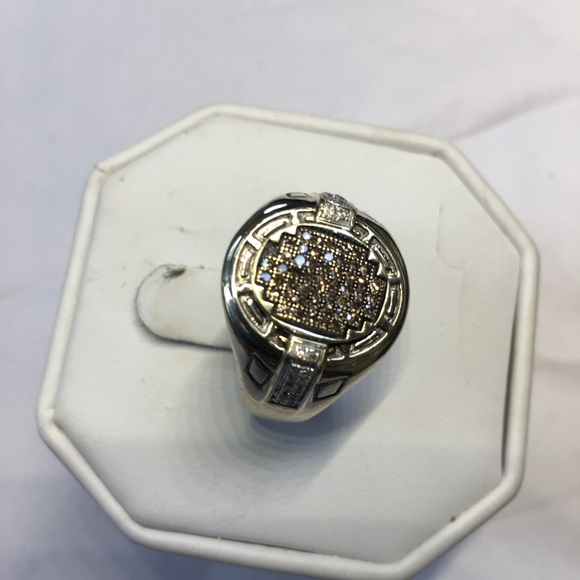 Jewelry - 10K yellow gold stamped diamonds ring